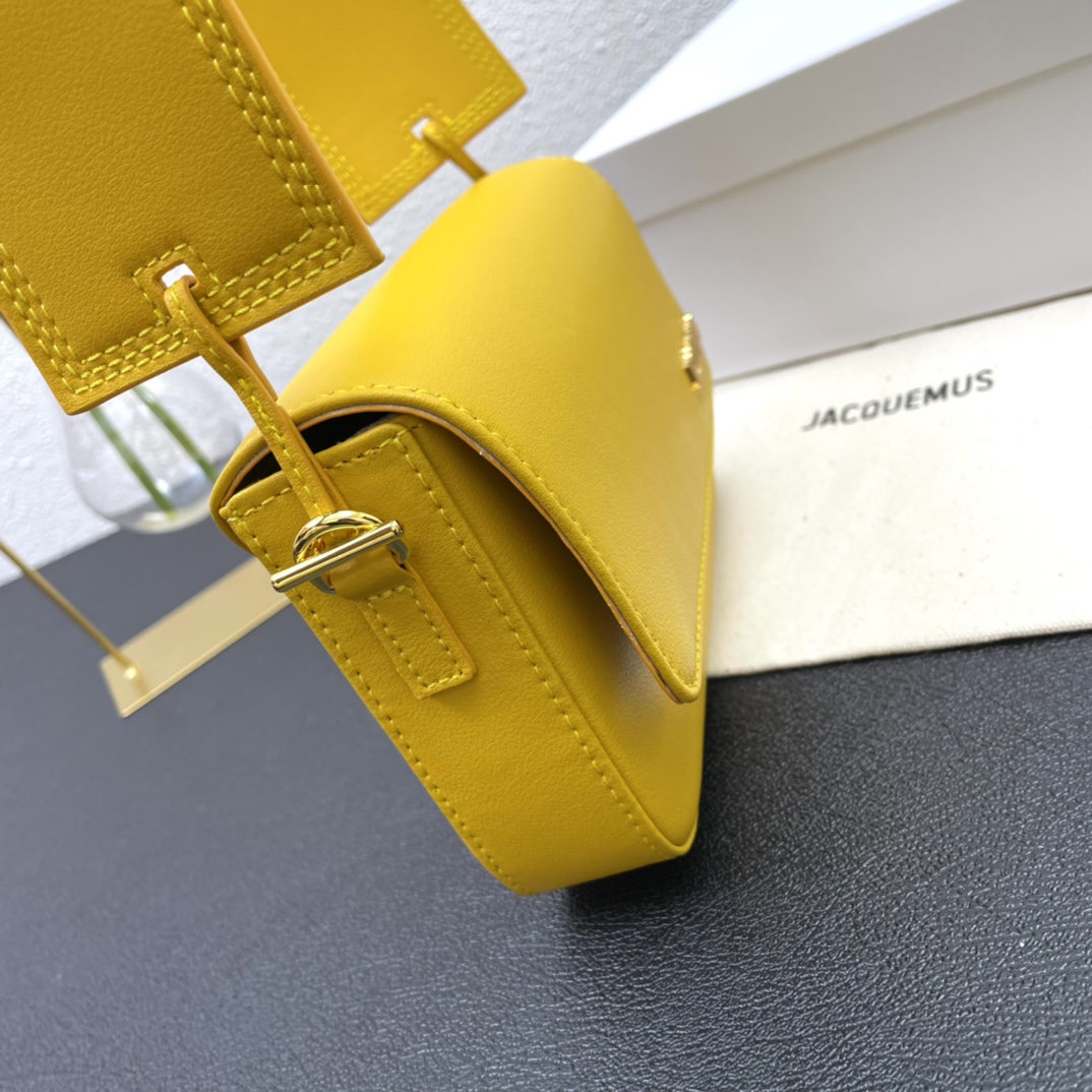 Jacquemus Pre-Owned 2021-2024 Calfskin Le Carinu bag in yellow