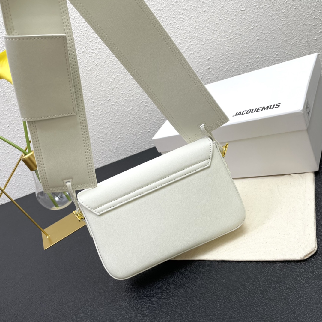 Jacquemus Pre-Owned 2021-2024 Calfskin Le Carinu bag in white
