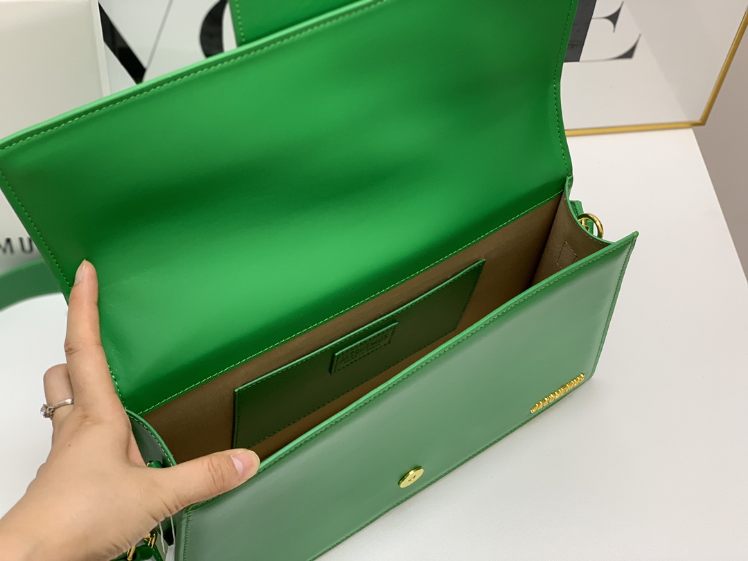 JACQUEMUS LE GRAND BAMBINO green