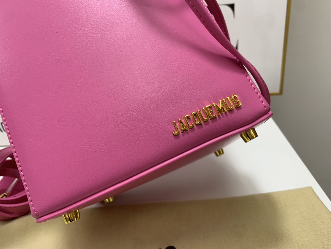 Jacquemus pink Leather Le Seau Carre Bucket Ba
