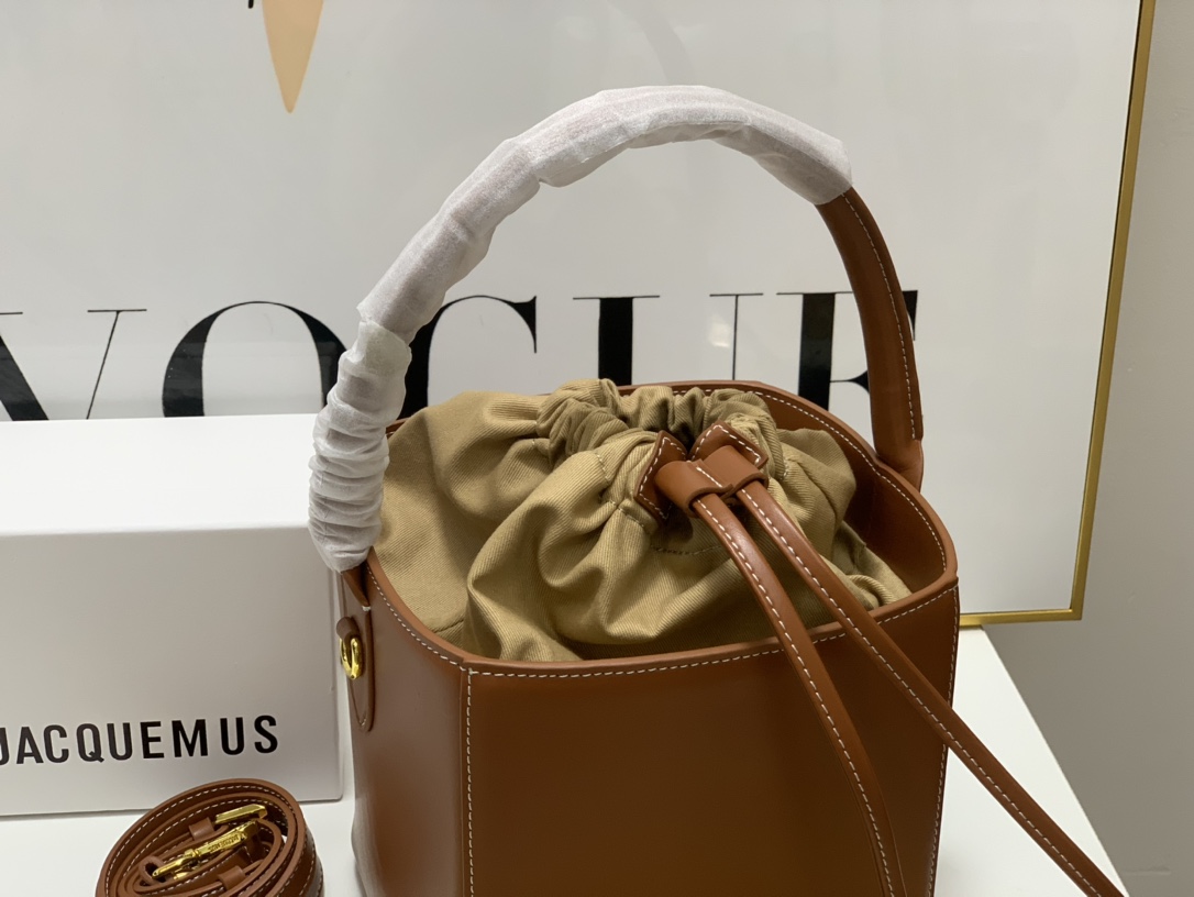 Jacquemus Brown Leather Le Seau Carre Bucket Ba