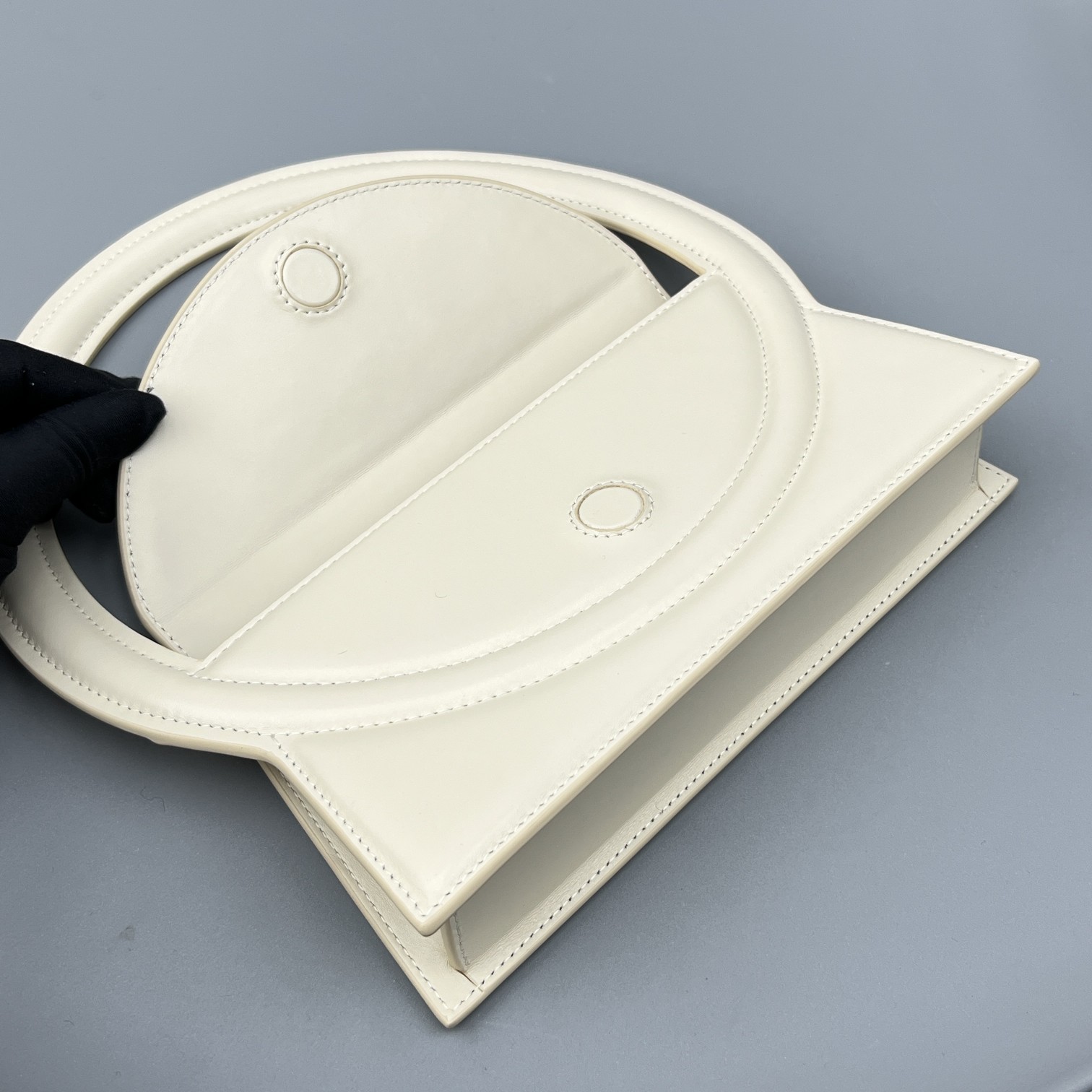 JACQUEMUS Smooth Calfskin Le Sac Rond White