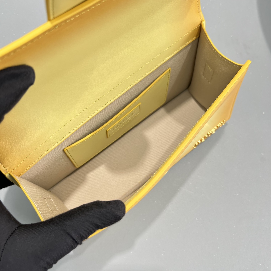 JACQUEMUS Smooth Calfskin Le Bambino Dark light Yellow