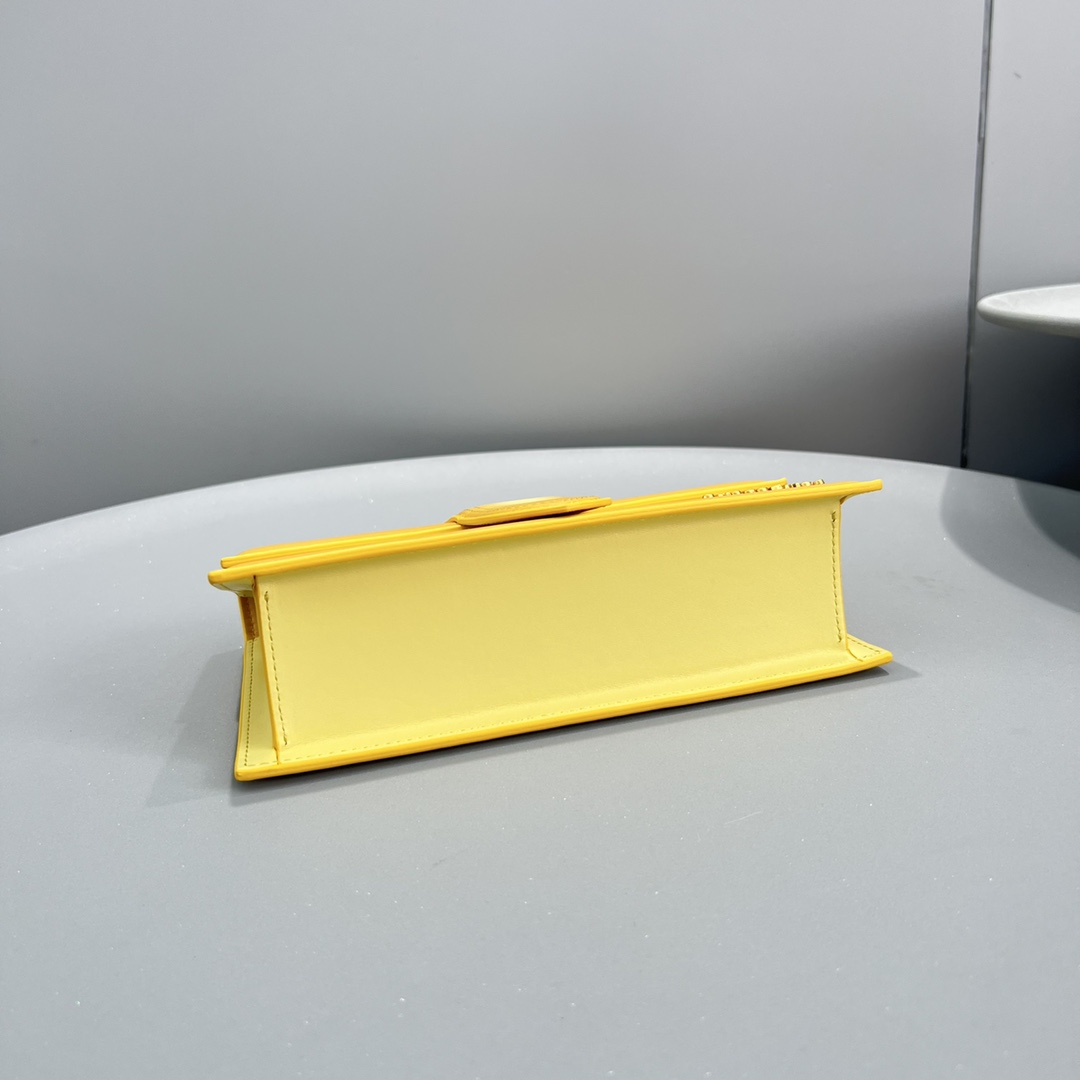 JACQUEMUS Smooth Calfskin Le Bambino Dark light Yellow