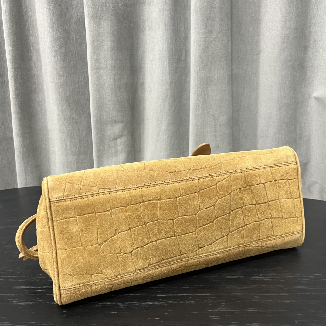 Le Turismo Medium suede shoulder bag in brown