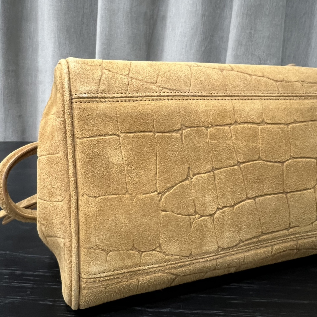 Le Turismo Medium suede shoulder bag in brown