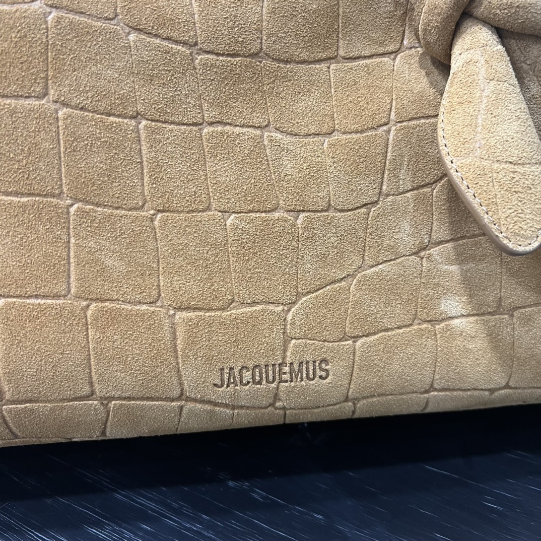 Le Turismo Medium suede shoulder bag in brown