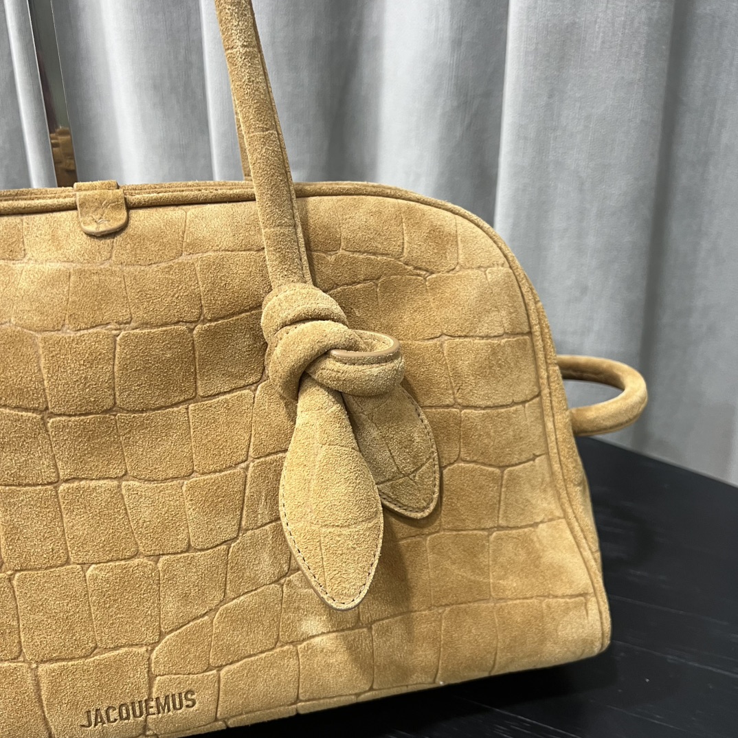 Le Turismo Medium suede shoulder bag in brown