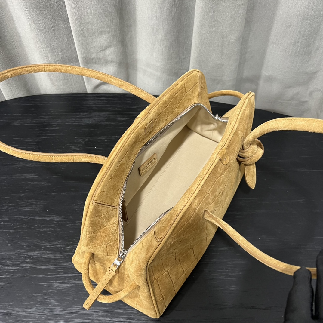 Jacquemus Jacquemus Le Turismo Logo Detailed Should BAG IN BROWN