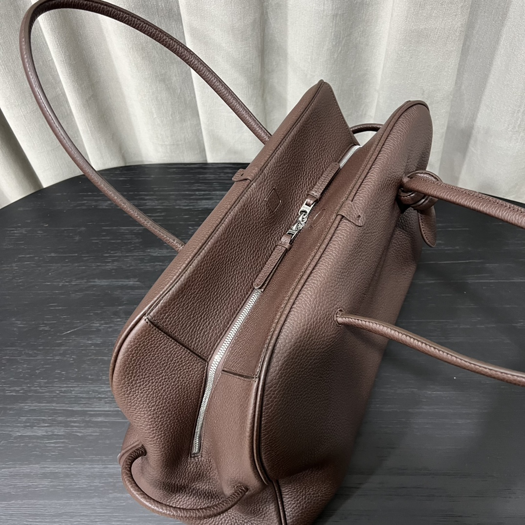 Jacquemus Le Grand Turismo Duffle Bag | Brown |