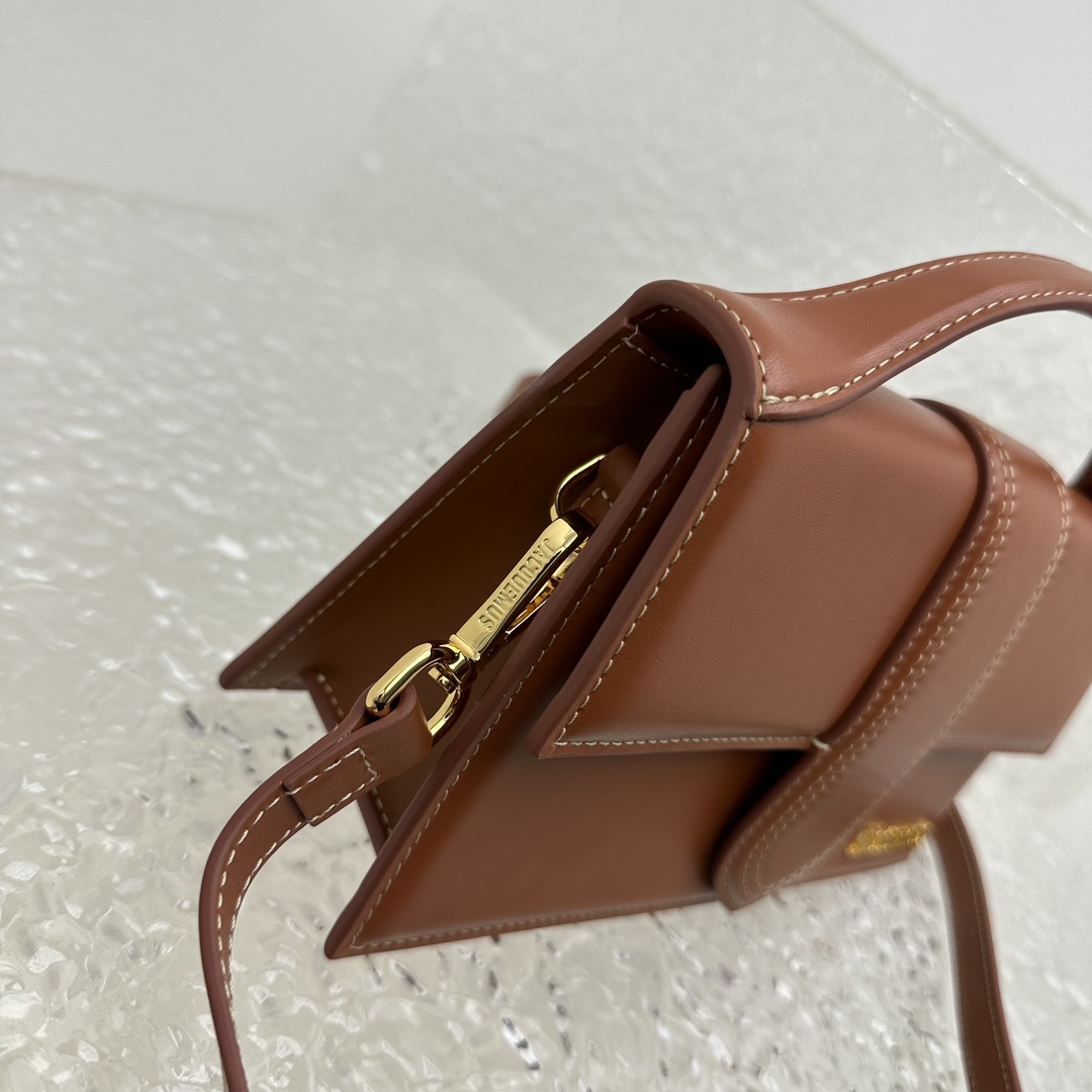 Jacquemus Le Bambino Mini Leather Bag In Brown |