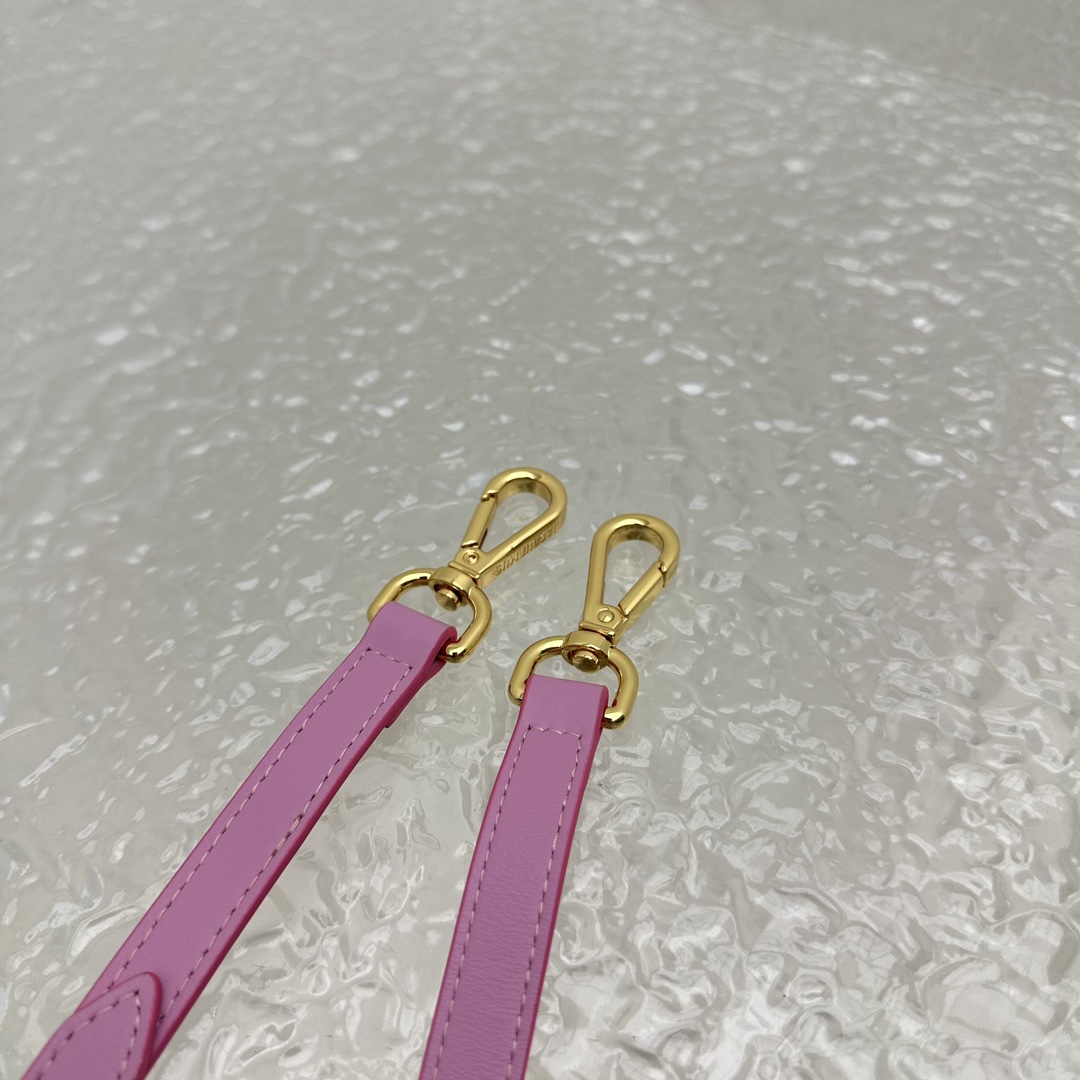 JACQUEMUS Le Grand Bambino bag in neon pink leather |