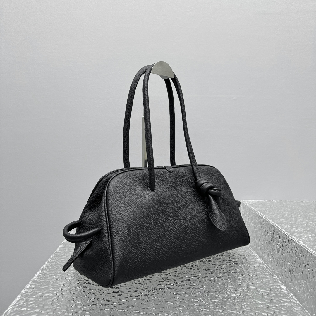 Jacquemus Le Turismo Shoulder Bag In Black -