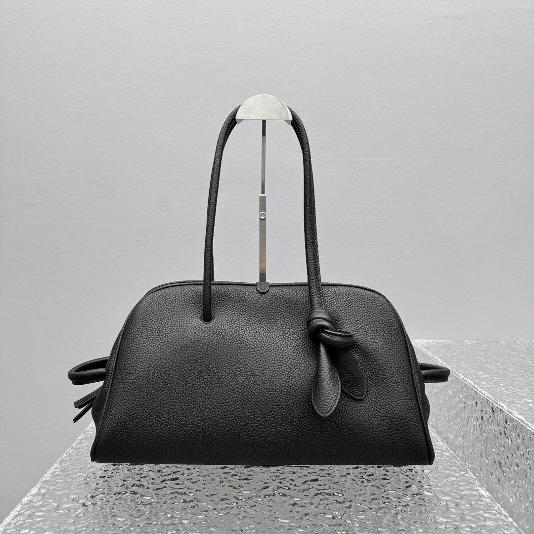 Jacquemus Le Turismo Shoulder Bag In Black -