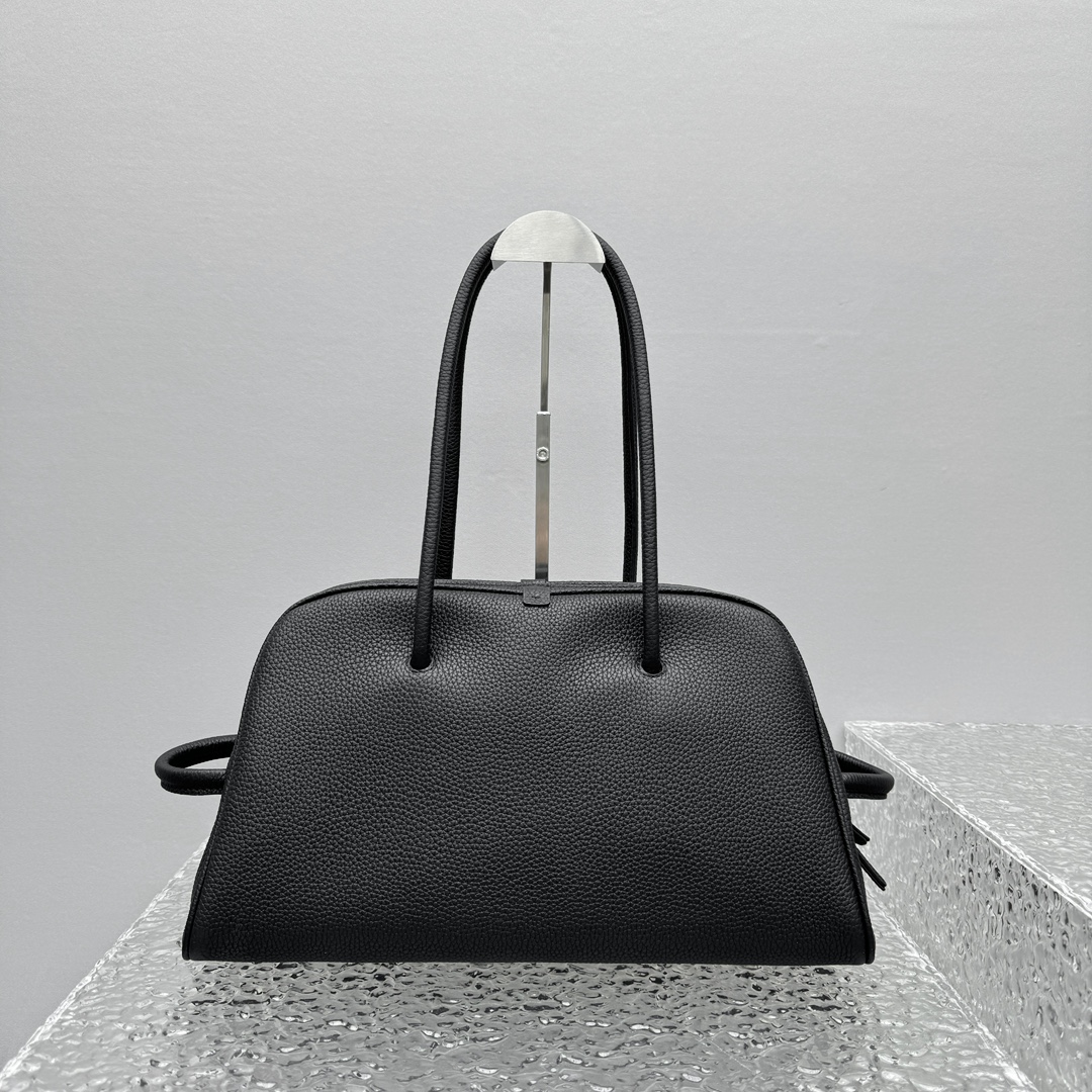 Jacquemus Le Turismo Shoulder Bag In Black -