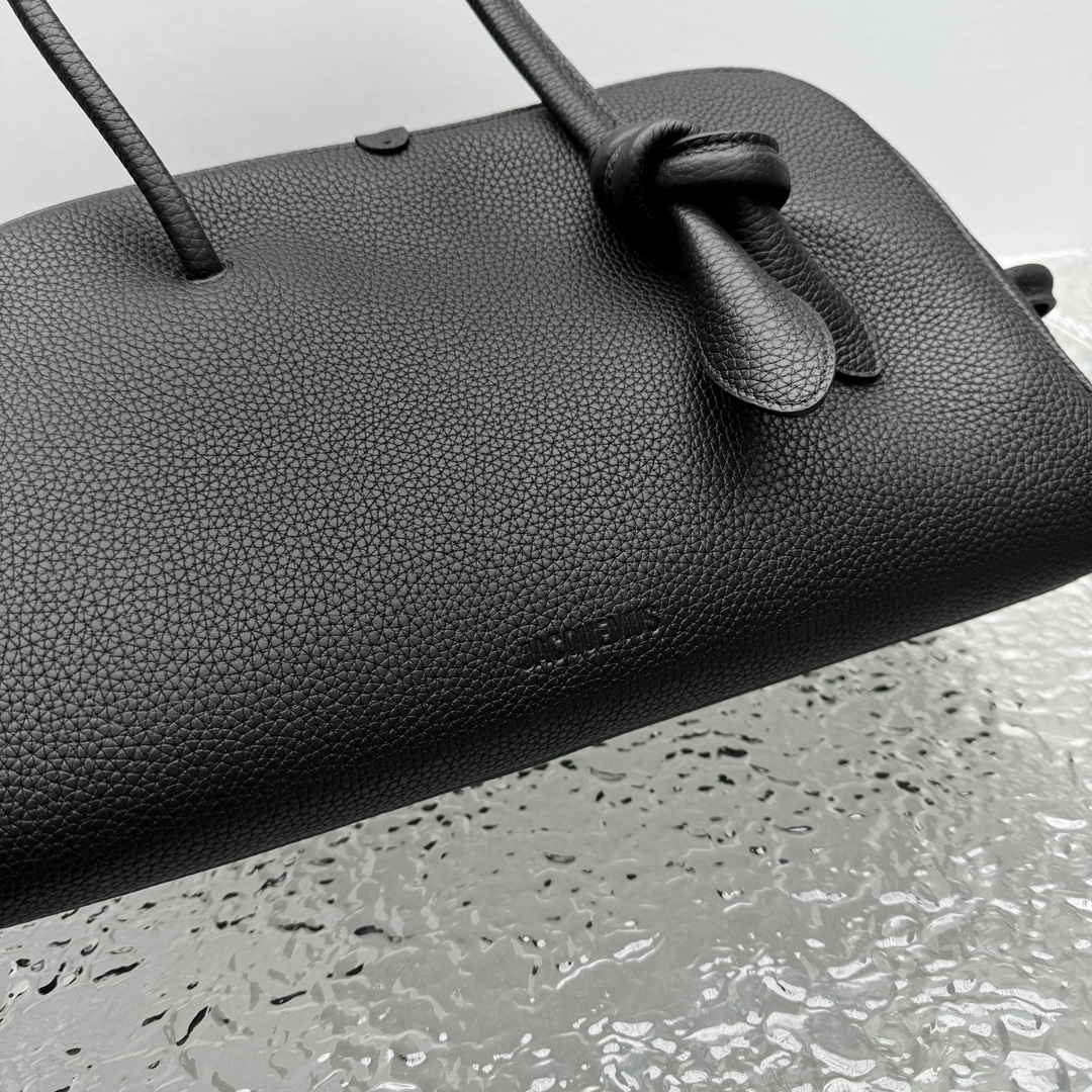 Jacquemus Le Turismo Shoulder Bag In Black -
