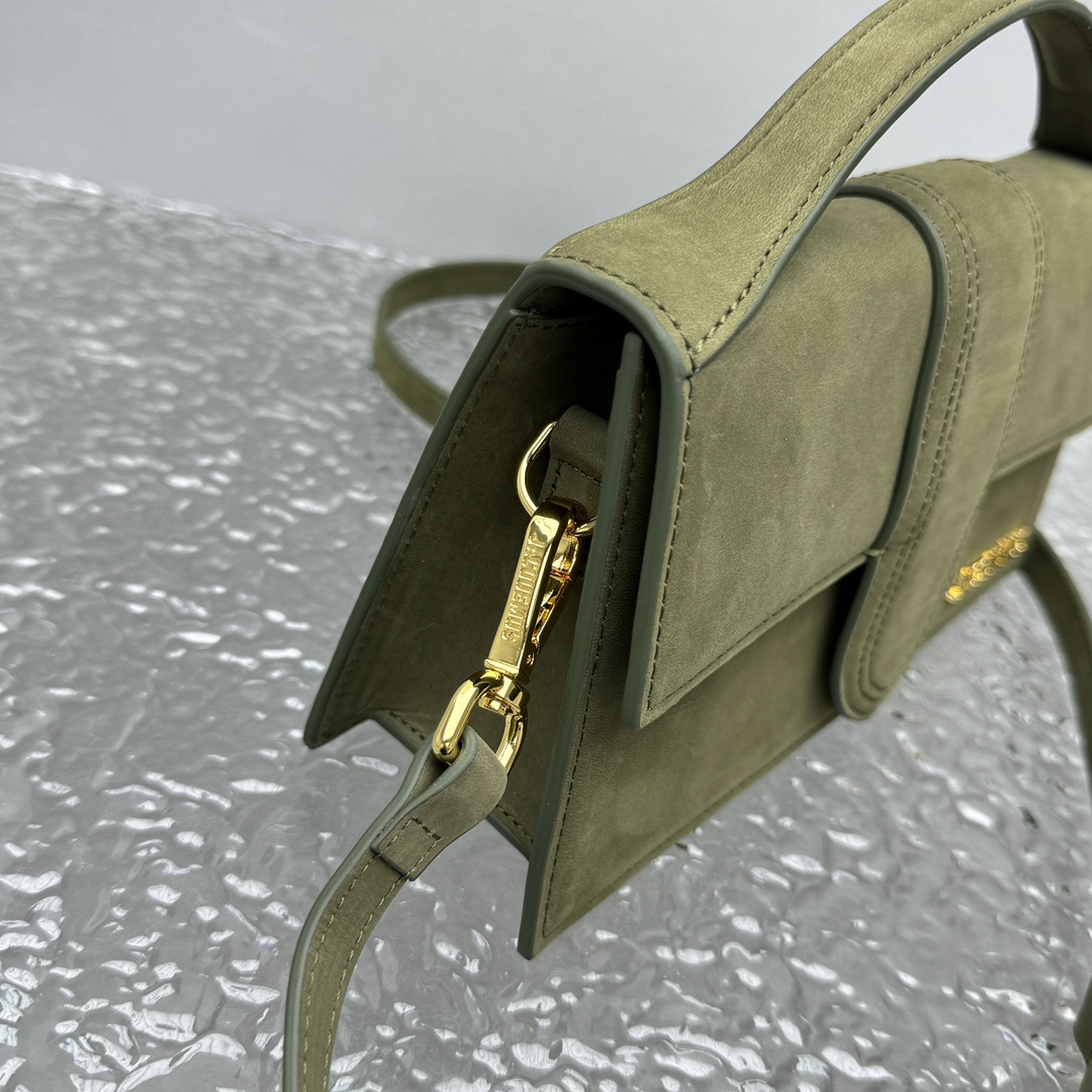 Jacquemusfrostbag in olive green | eBay