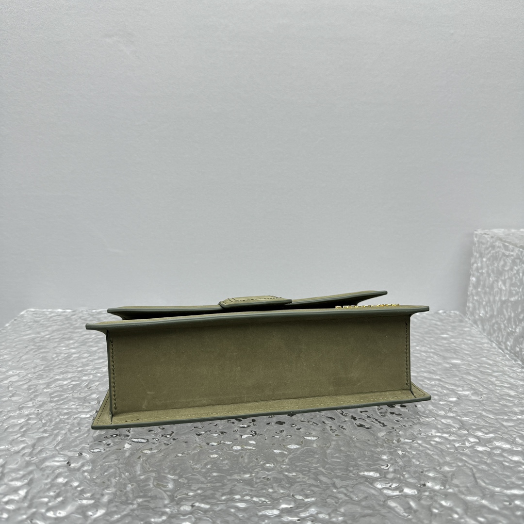 Jacquemusfrostbag in olive green | eBay
