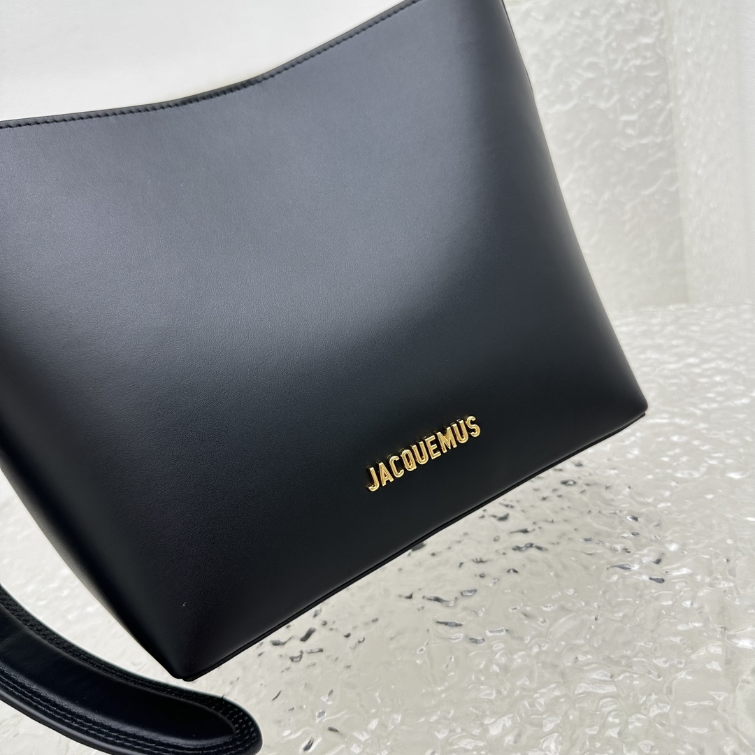 Jacquemus Le Chouchou Le Petit Regalo Leather Shoulder Bag black