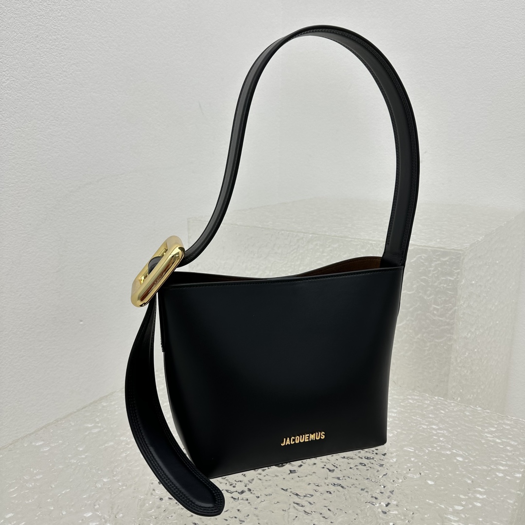 Jacquemus Le Chouchou Le Petit Regalo Leather Shoulder Bag black