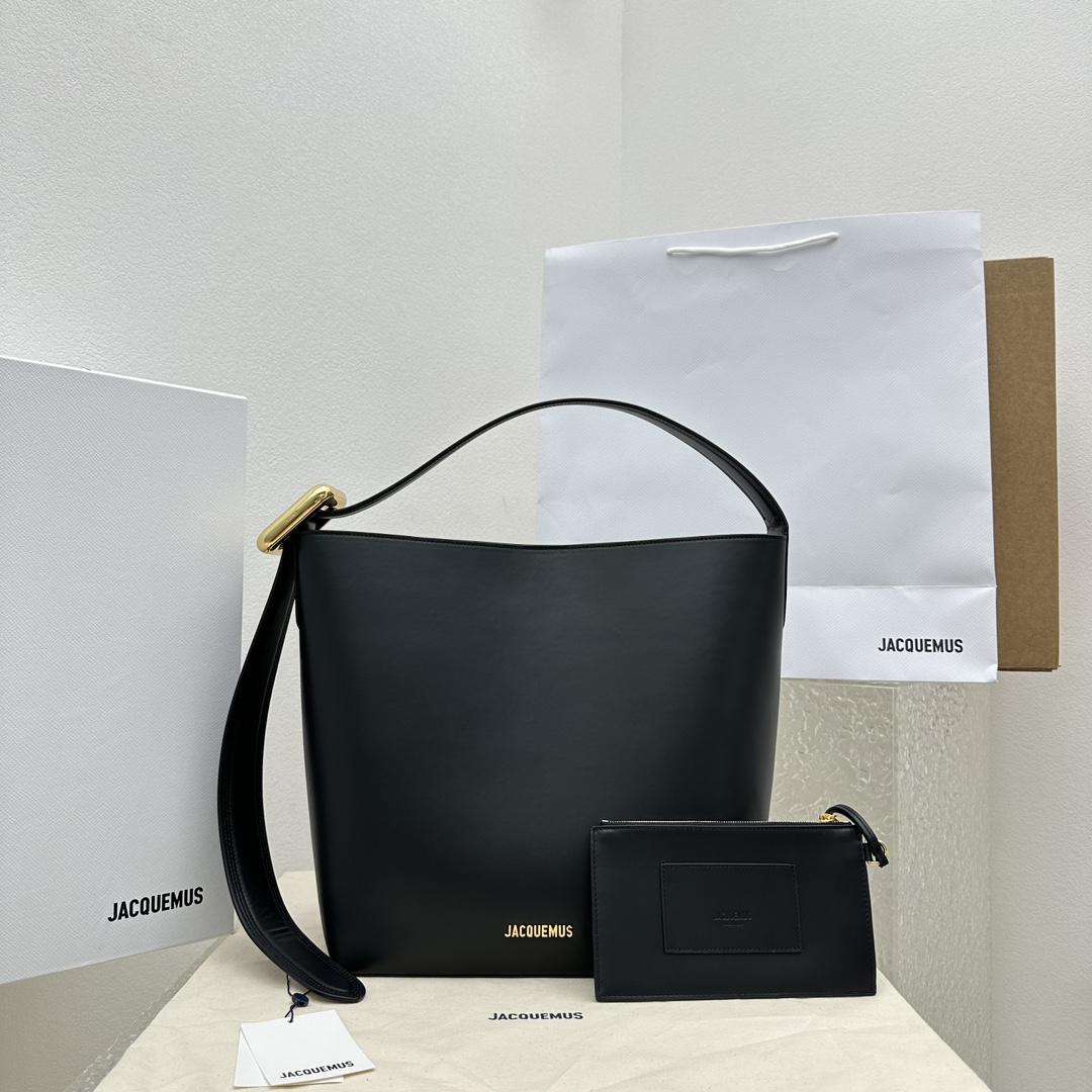 Jacquemus Le Regalo Leather Bucket Bag | Black |  Jacquemus 00379