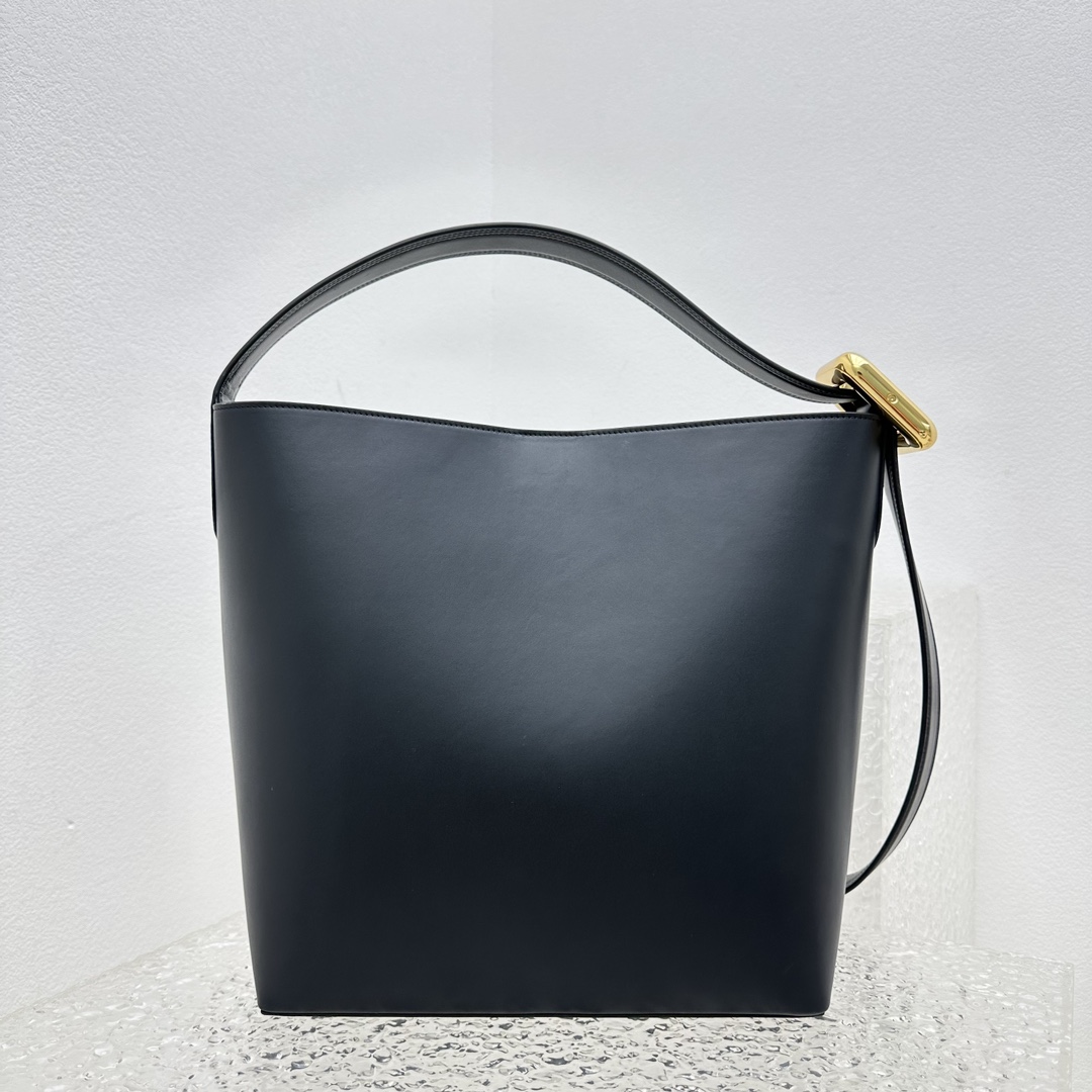 Jacquemus Le Regalo Leather Bucket Bag | Black |  Jacquemus 00379