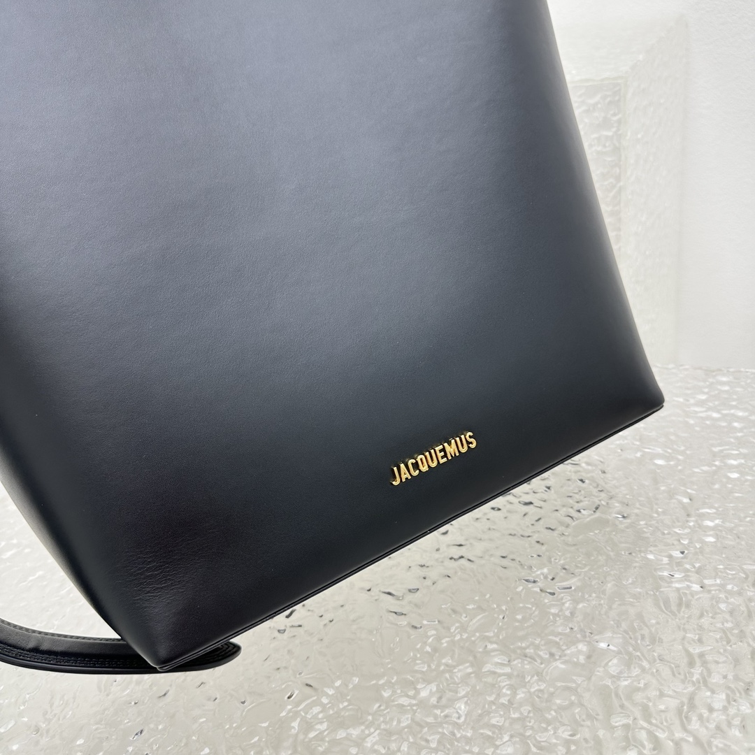 Jacquemus Le Regalo Leather Bucket Bag | Black |  Jacquemus 00379