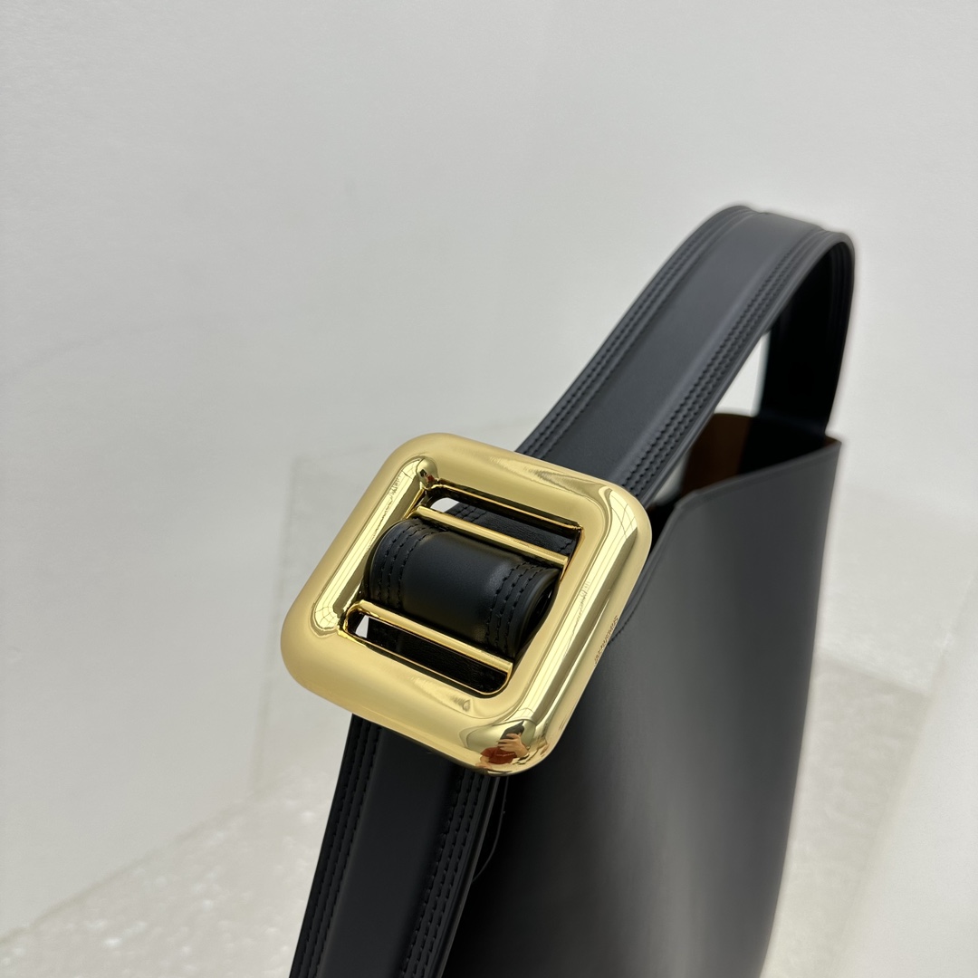 Jacquemus Le Regalo Leather Bucket Bag | Black |  Jacquemus 00379