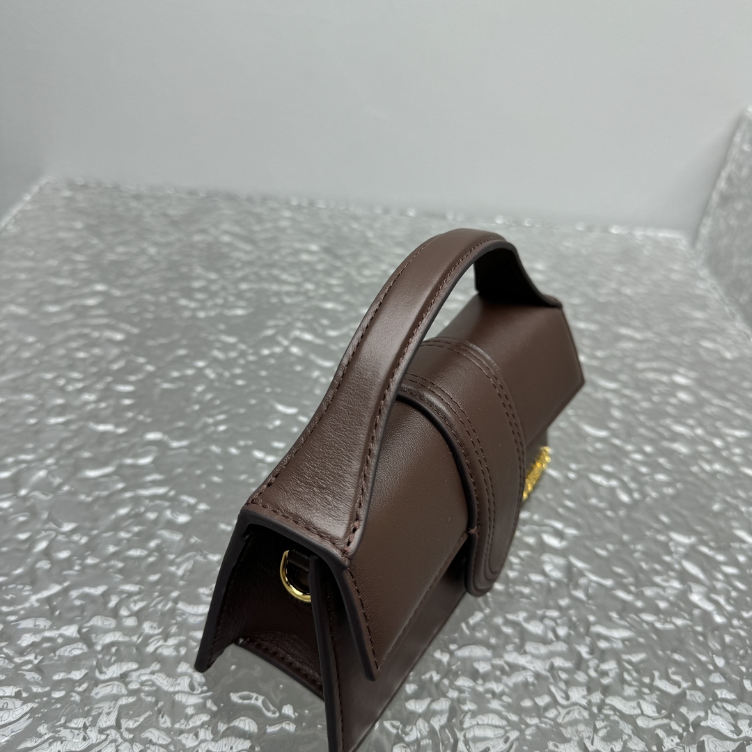 Jacquemus Smooth Leather 'Le Grand Bambino' Bag In BROWN