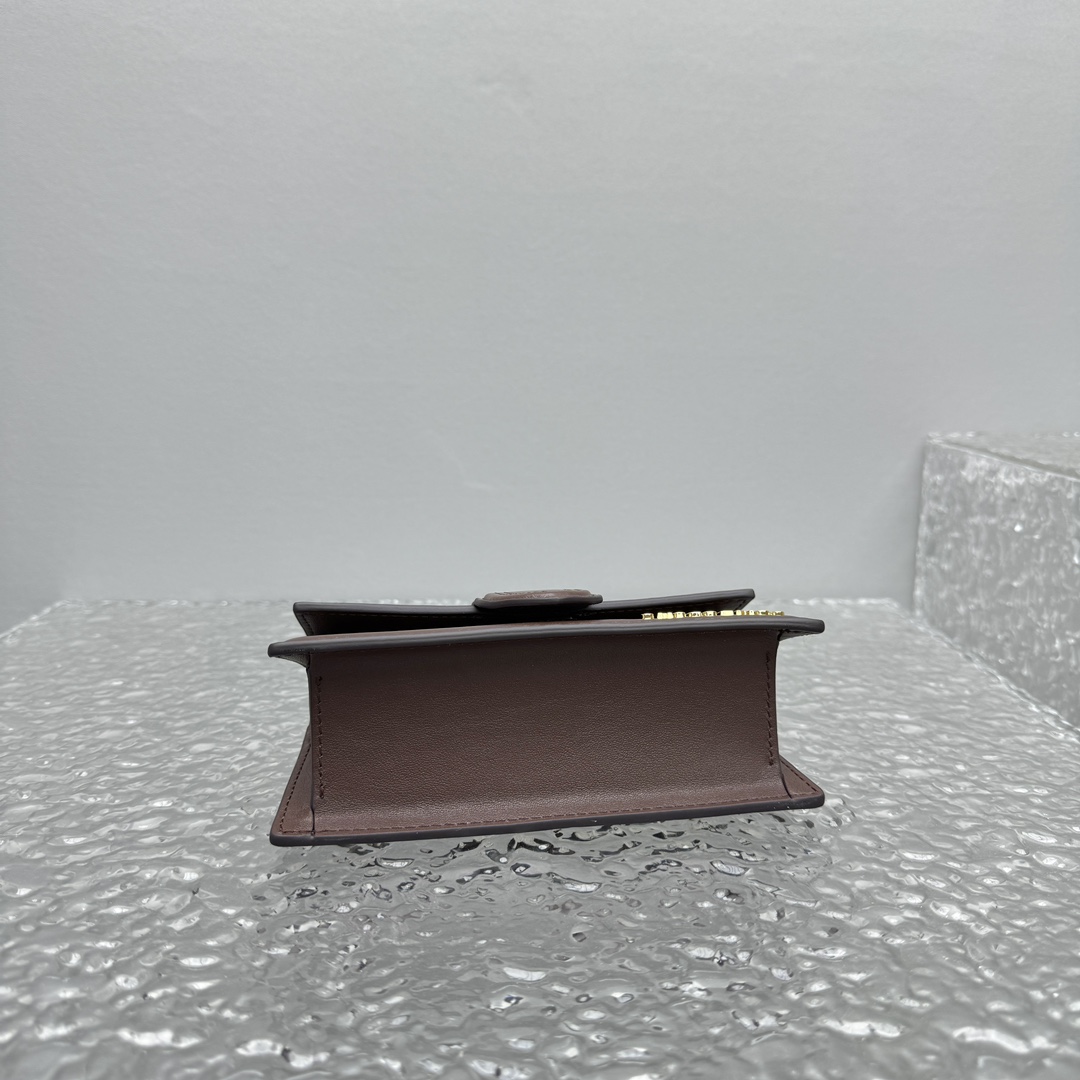 Jacquemus Smooth Leather 'Le Grand Bambino' Bag In BROWN
