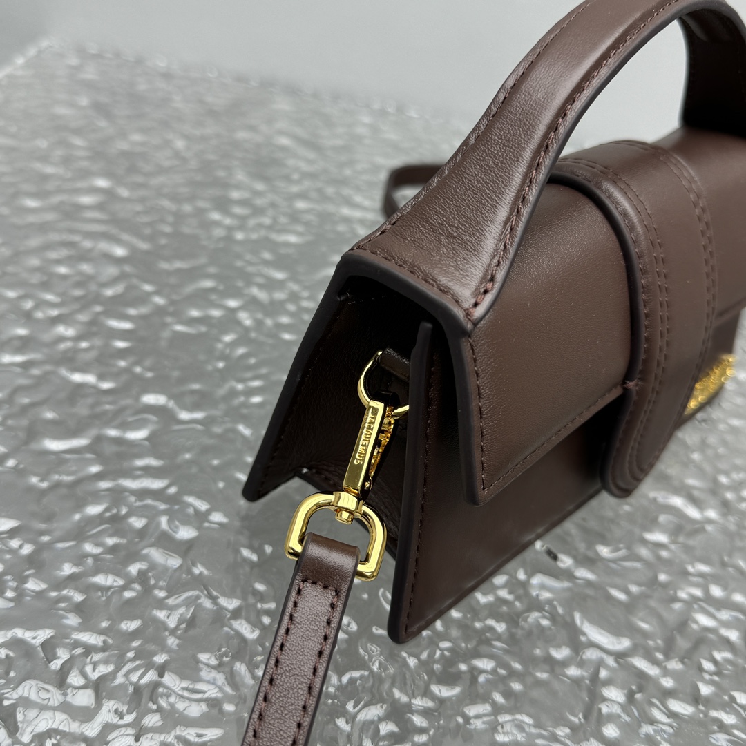 Jacquemus Smooth Leather 'Le Grand Bambino' Bag In BROWN