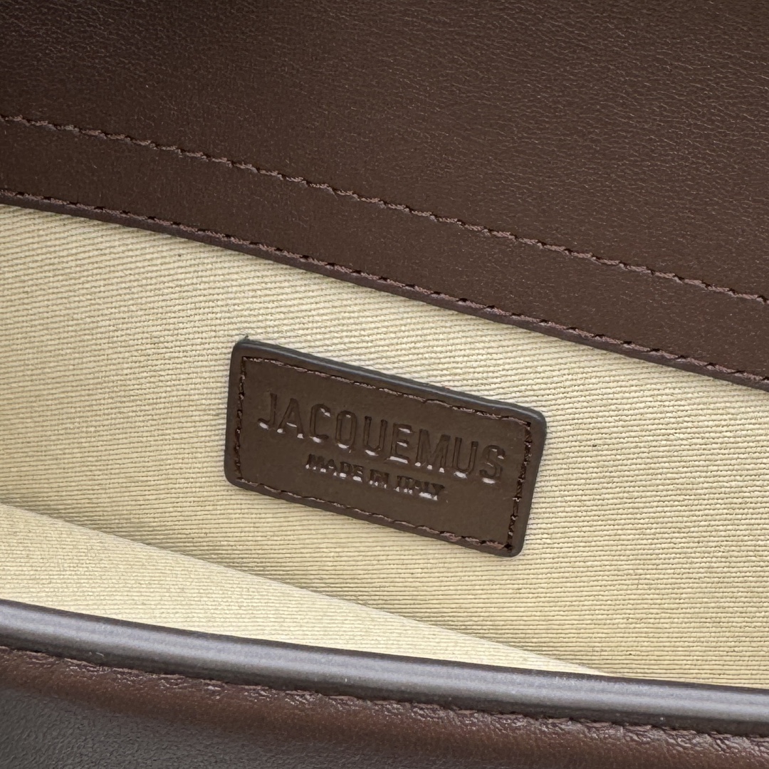 Jacquemus Smooth Leather 'Le Grand Bambino' Bag In BROWN