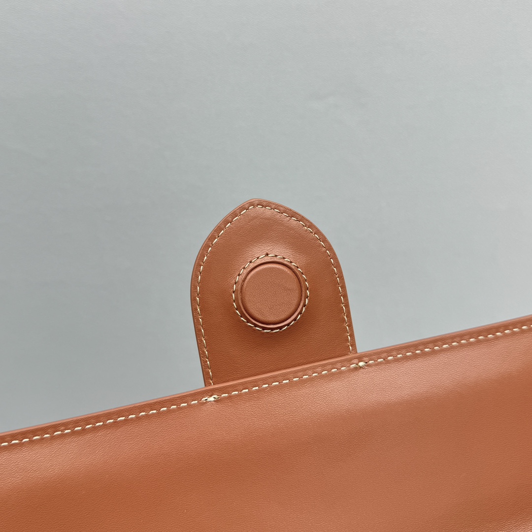 Jacquemus Leather Le Grand Bambino Top-Handle Bag in Brown