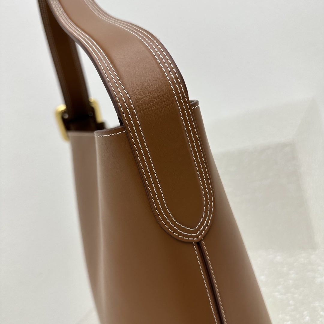 Jacquemus Le Regalo Leather Tote Bag - Brown Totes