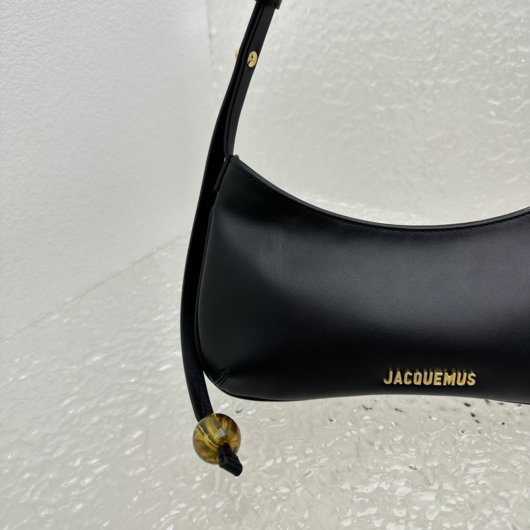 JACQUEMUS Smooth Calfskin Le Bisou Perle Black 1535994 Jacquemus 00468