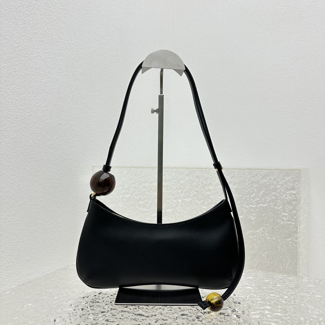 JACQUEMUS Smooth Calfskin Le Bisou Perle Black 1535994 Jacquemus 00468