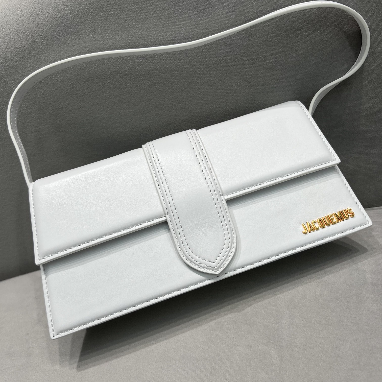 Le Bambino Long leather shoulder bag in white Jacquemus 00759