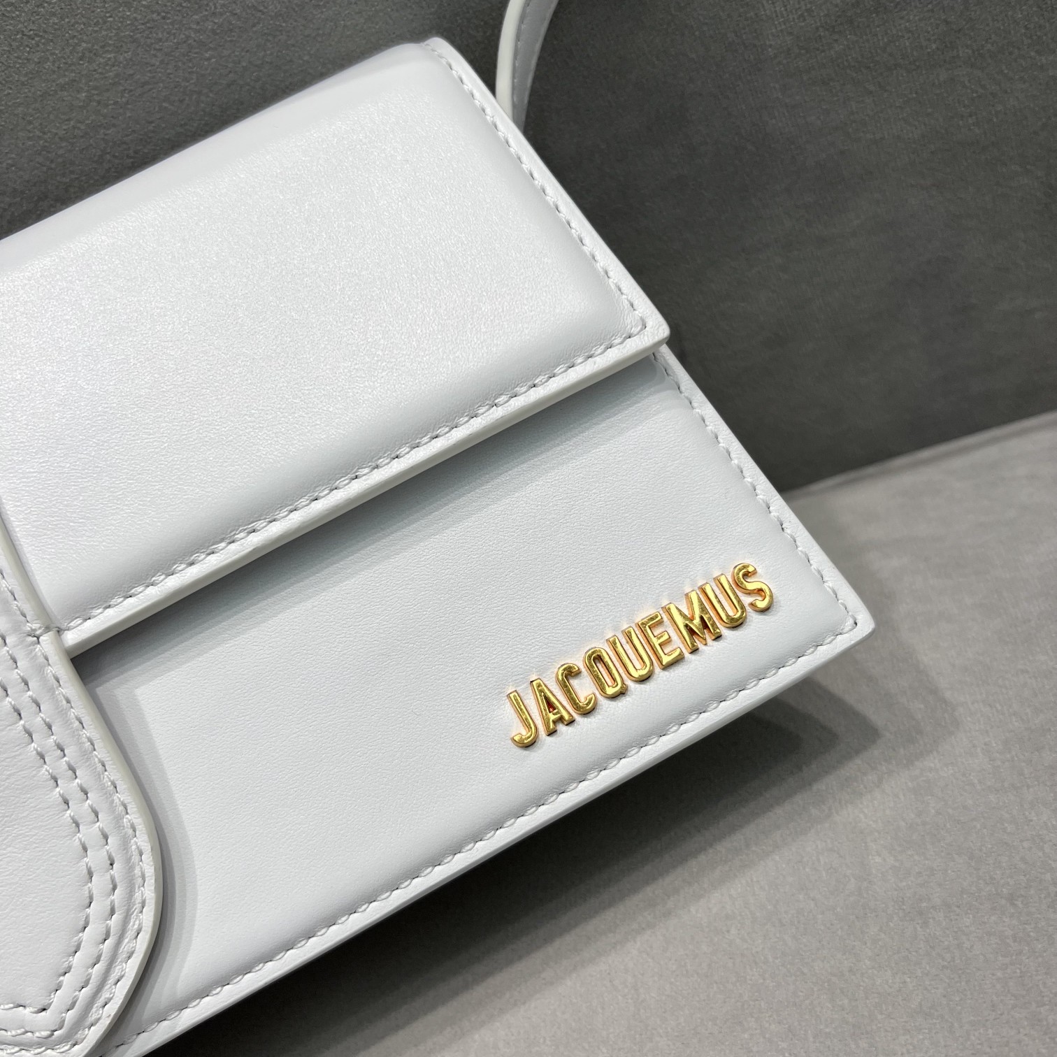Le Bambino Long leather shoulder bag in white Jacquemus 00759