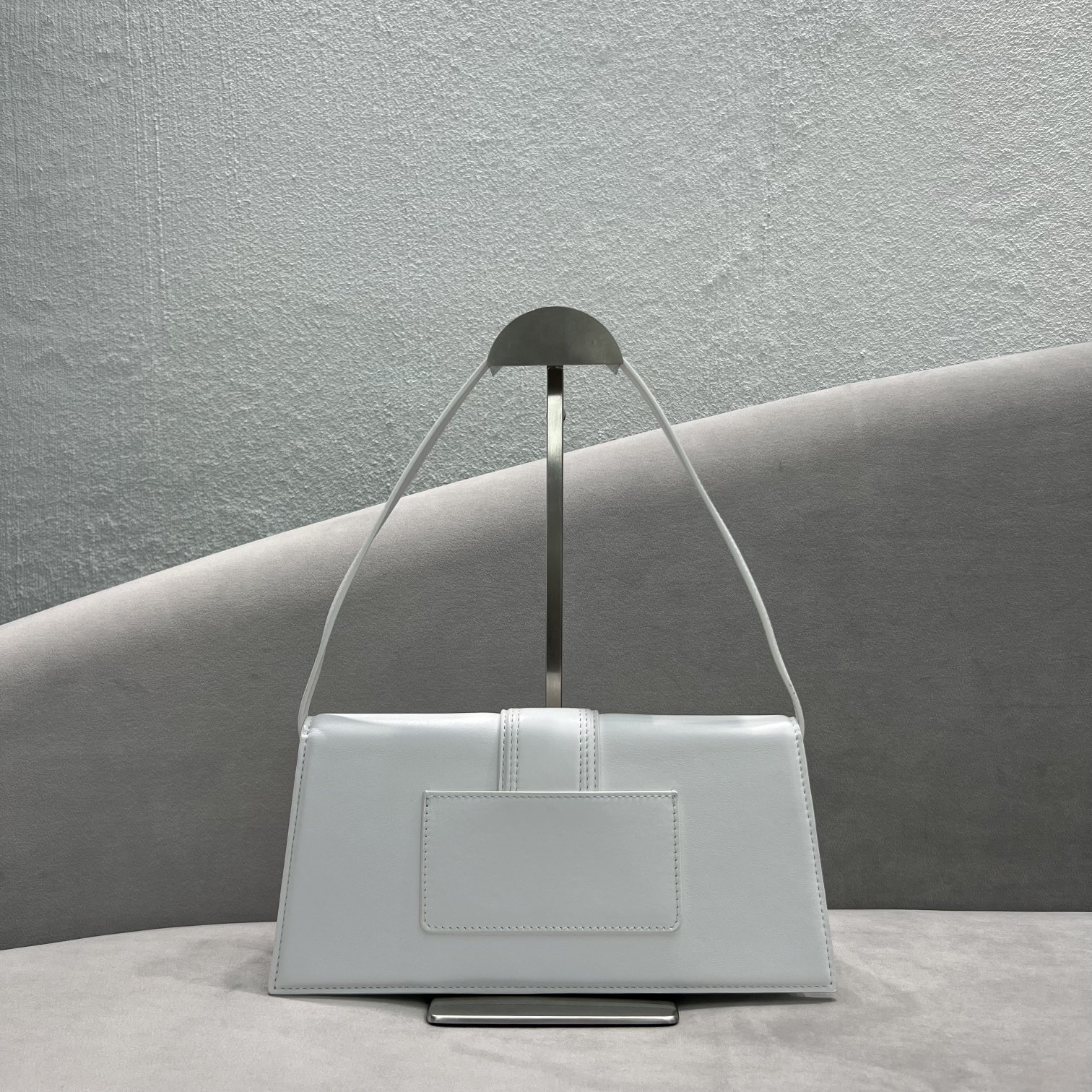 Le Bambino Long leather shoulder bag in white Jacquemus 00759