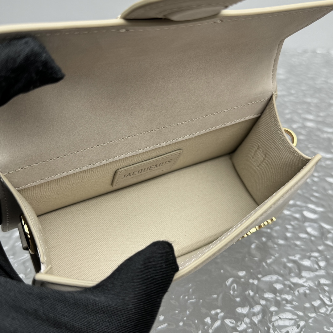 Jacquemus Le Bambino Logo Plaque Top Handle Bag in Cream