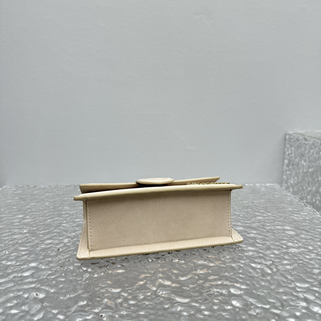 Jacquemus Le Bambino Logo Plaque Top Handle Bag in Cream