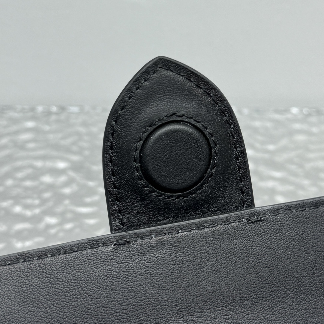 Jacquemus Le Bambino Leather Tote Bag | Black