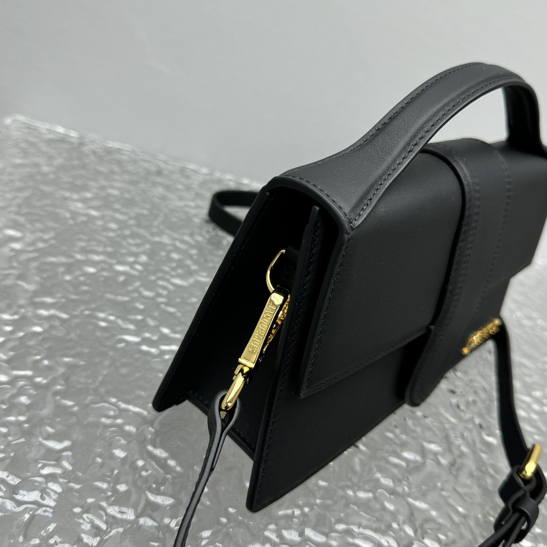 Jacquemus Le Grand Bambino Leather Crossbody Bag IN BLACK