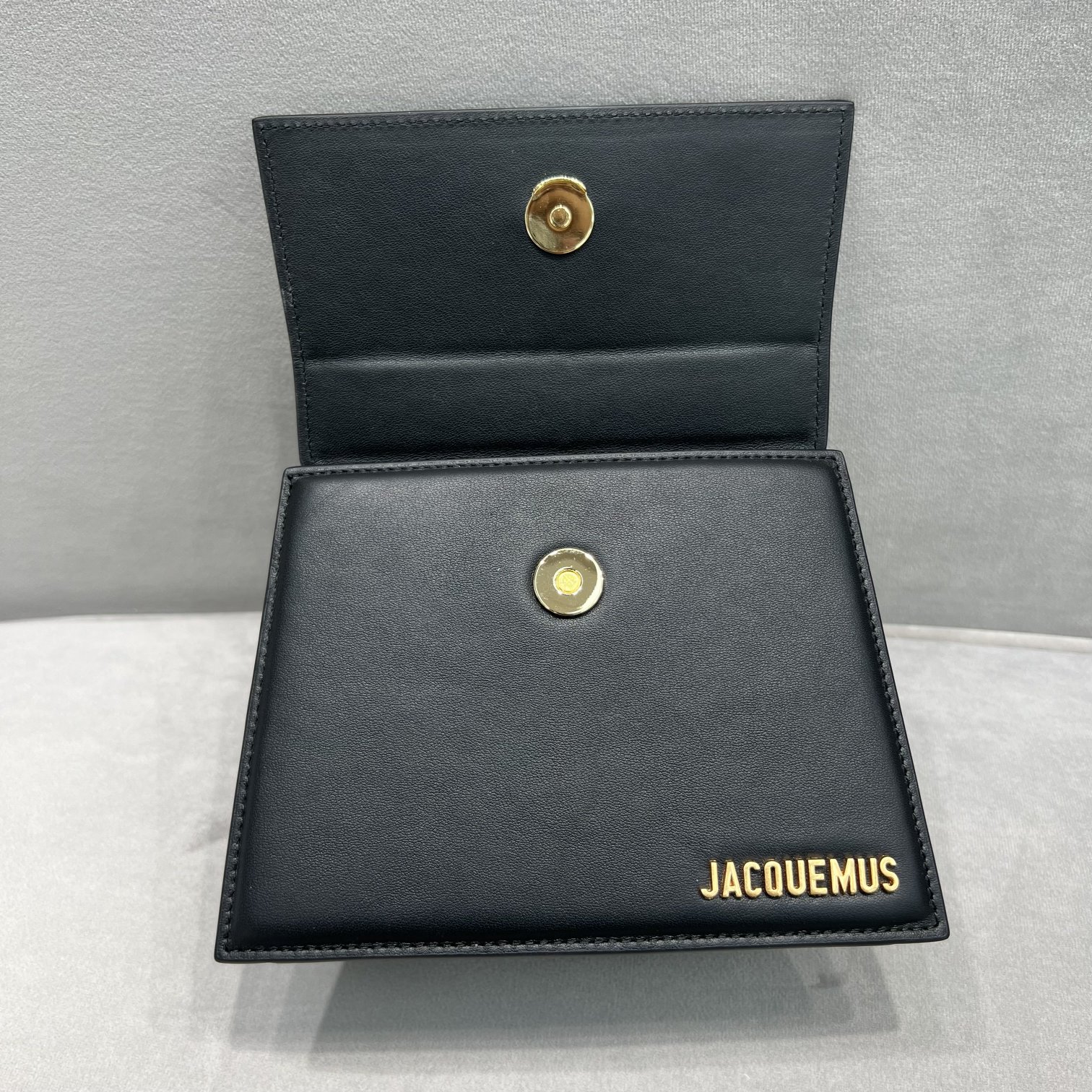 Jacquemus Le Chiquito Moyen Leather Top Handle Bag In Black  Jacquemus 01129