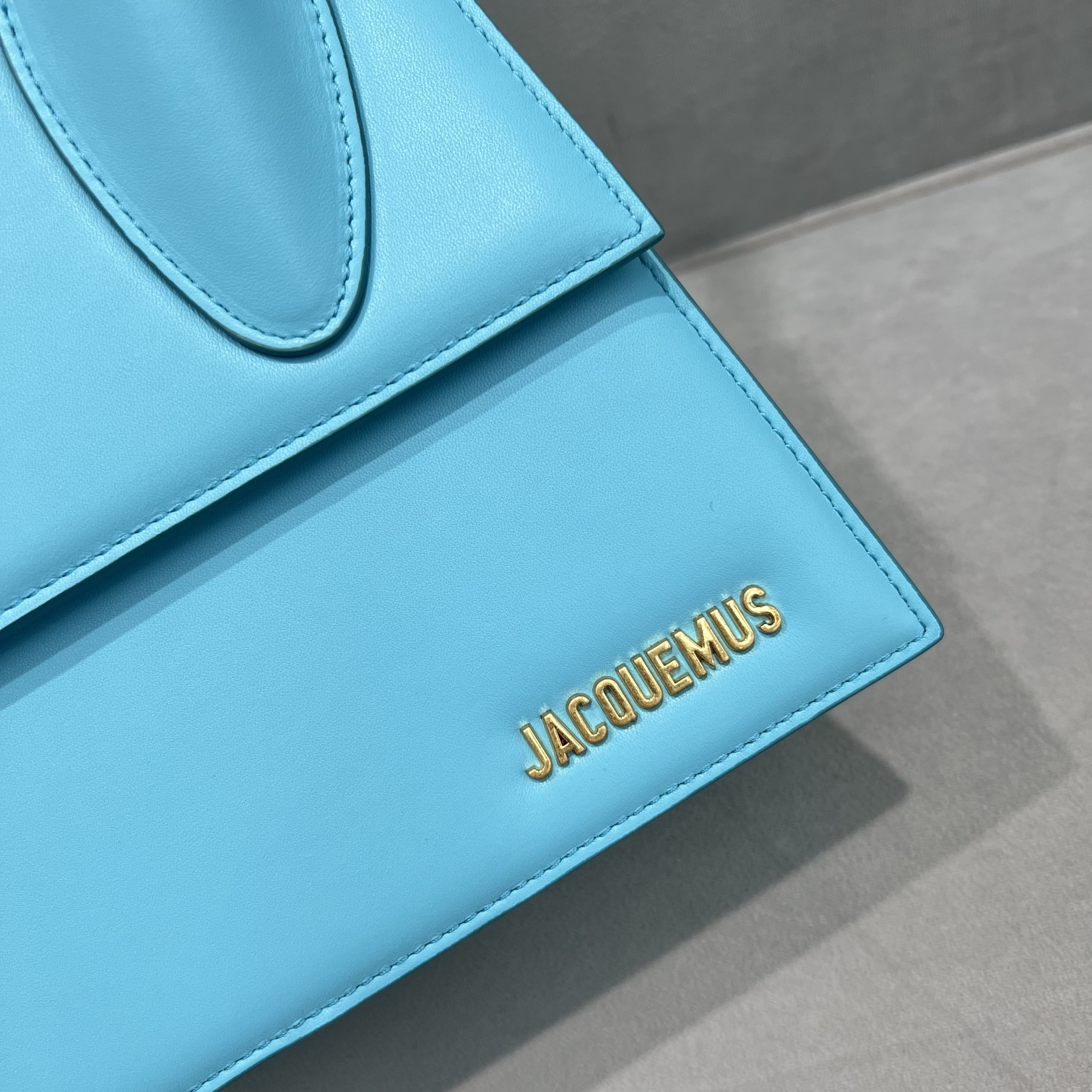Jacquemus Blue Leather Medium Le Chiquito Top Handle  Jacquemus 01189