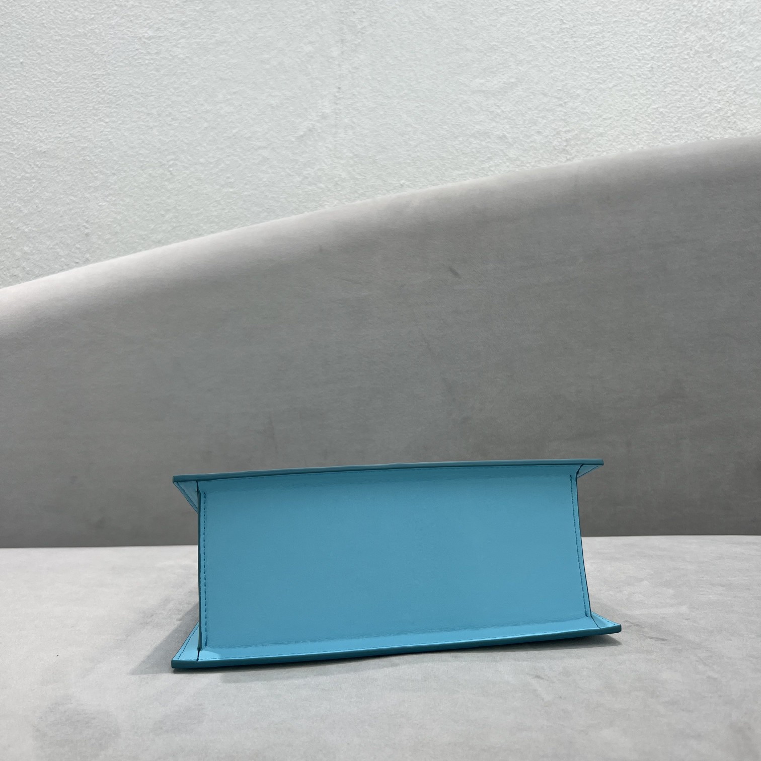 Jacquemus Blue Leather Medium Le Chiquito Top Handle  Jacquemus 01189