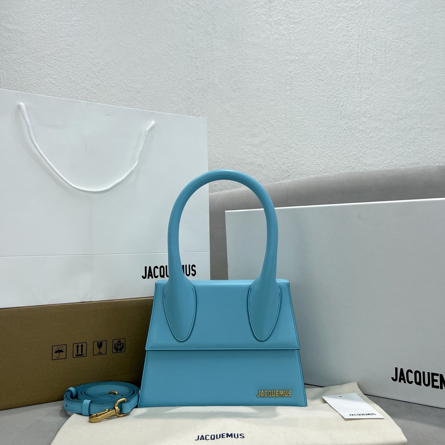 Jacquemus Blue Leather Medium Le Chiquito Top Handle  Jacquemus 01189