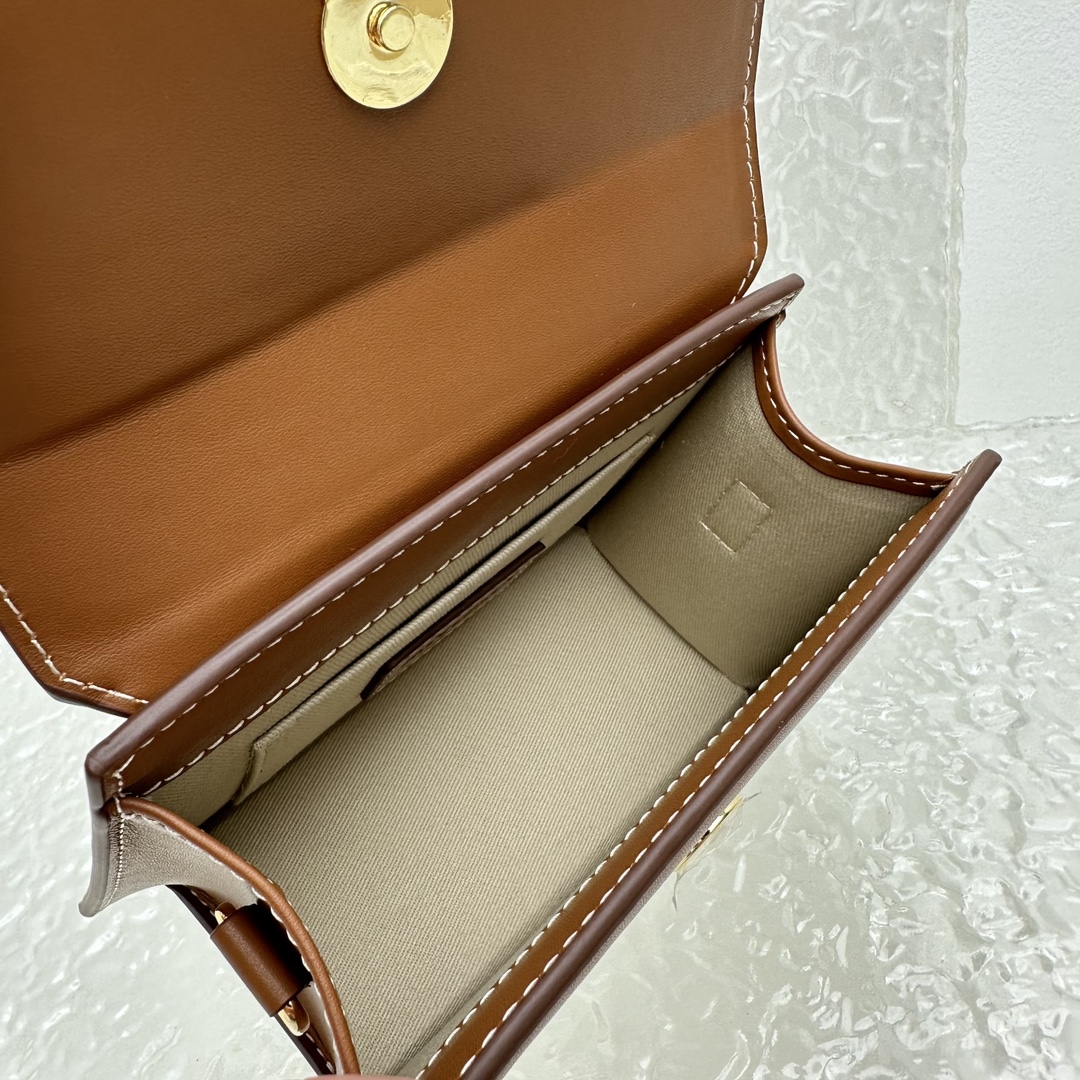 Jacquemus Le Chiquito Moyen Boucle Tote Bag | Brown