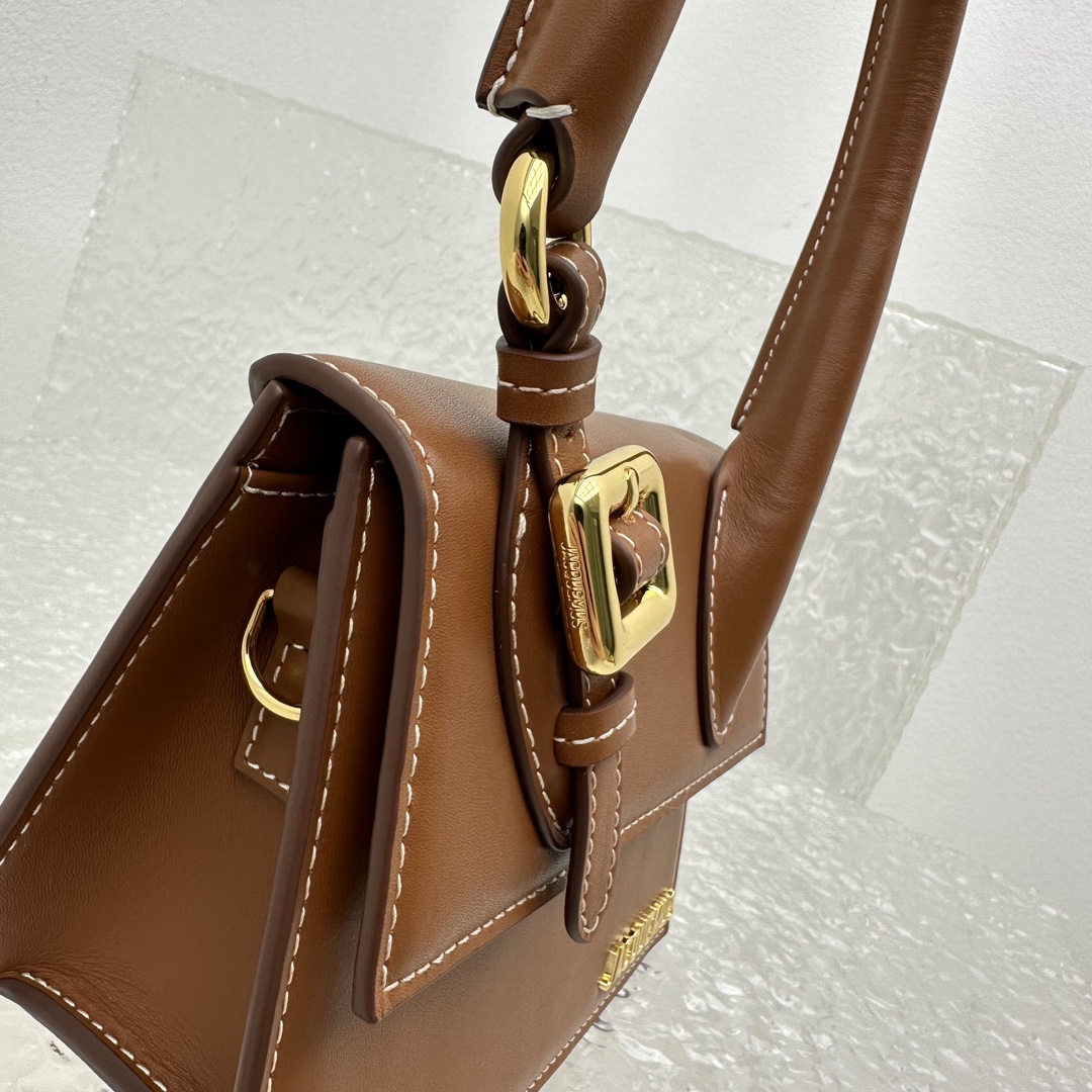 Jacquemus Le Chiquito Moyen Boucle Tote Bag | Brown