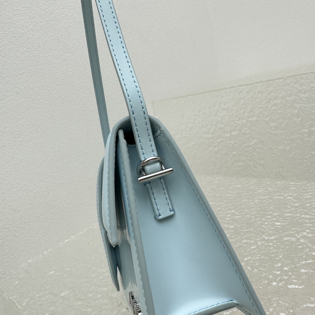 Jacquemus Blue Le Bambino Long Light blue Leather Pony-
